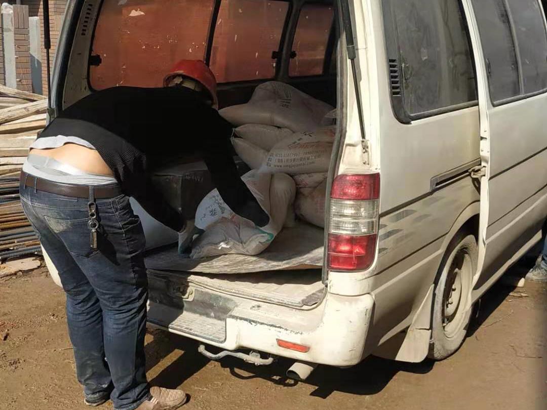 柱脚灌浆料(图1)